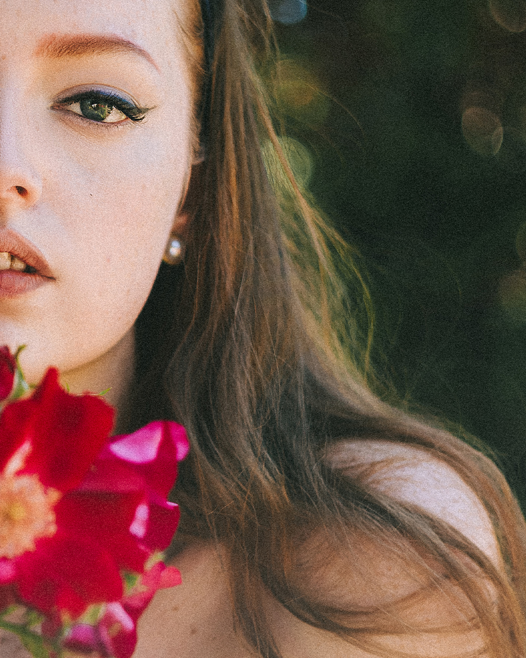Creative Editorial Portraits at a Rose Garden in Portland — photograph 15 of 20